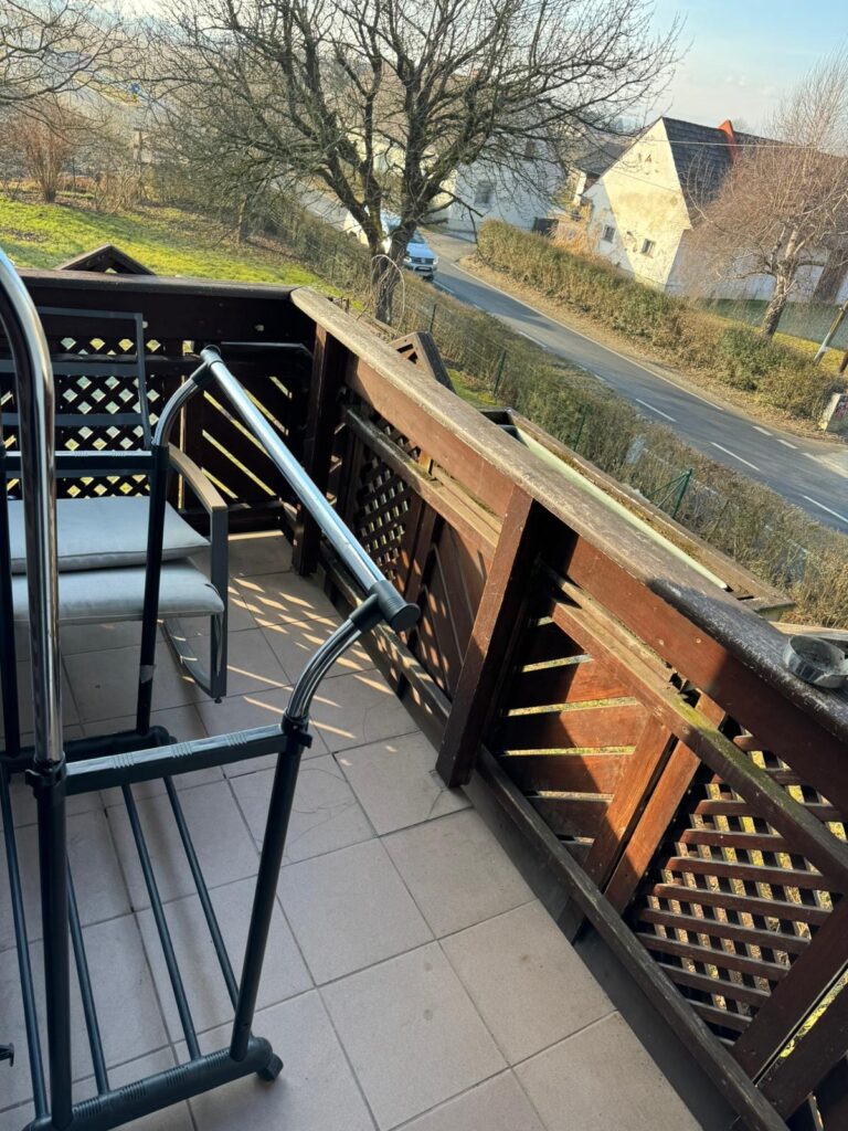 Balkon der Zimmervermietung Ates